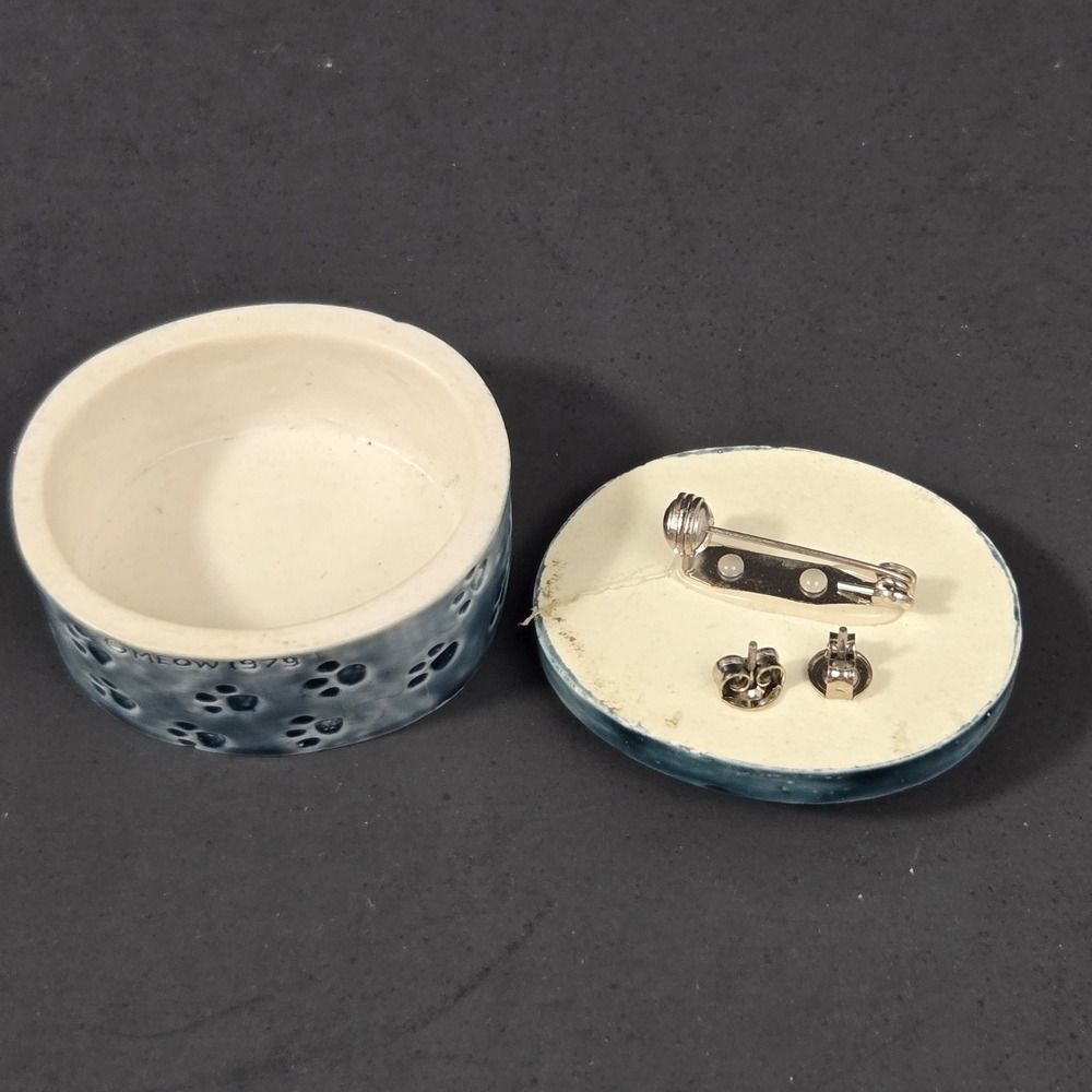 Vintage 1979 Meow Ceramic Cat Trinket Box Brooch Pin & Paw Earrings Jewelry Set - Picture 3 of 7